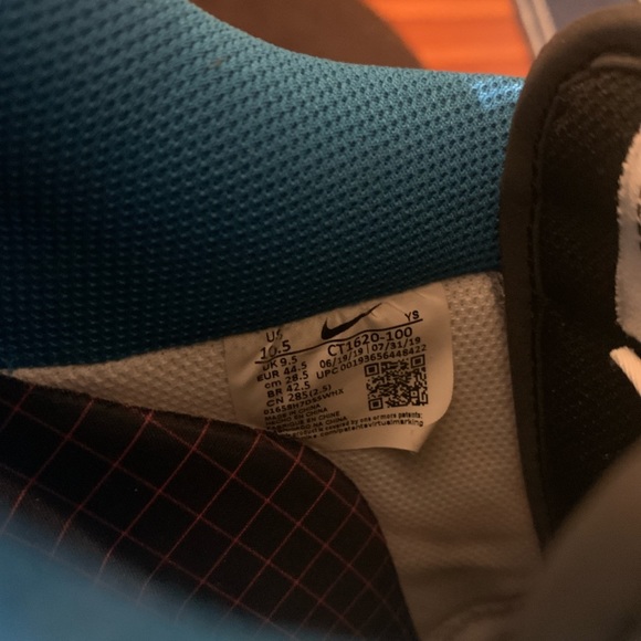 Nike Air Force 1 LV8 - Picture 2 of 4